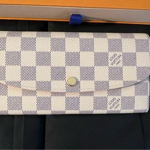 Louis Vuitton Emile Wallet